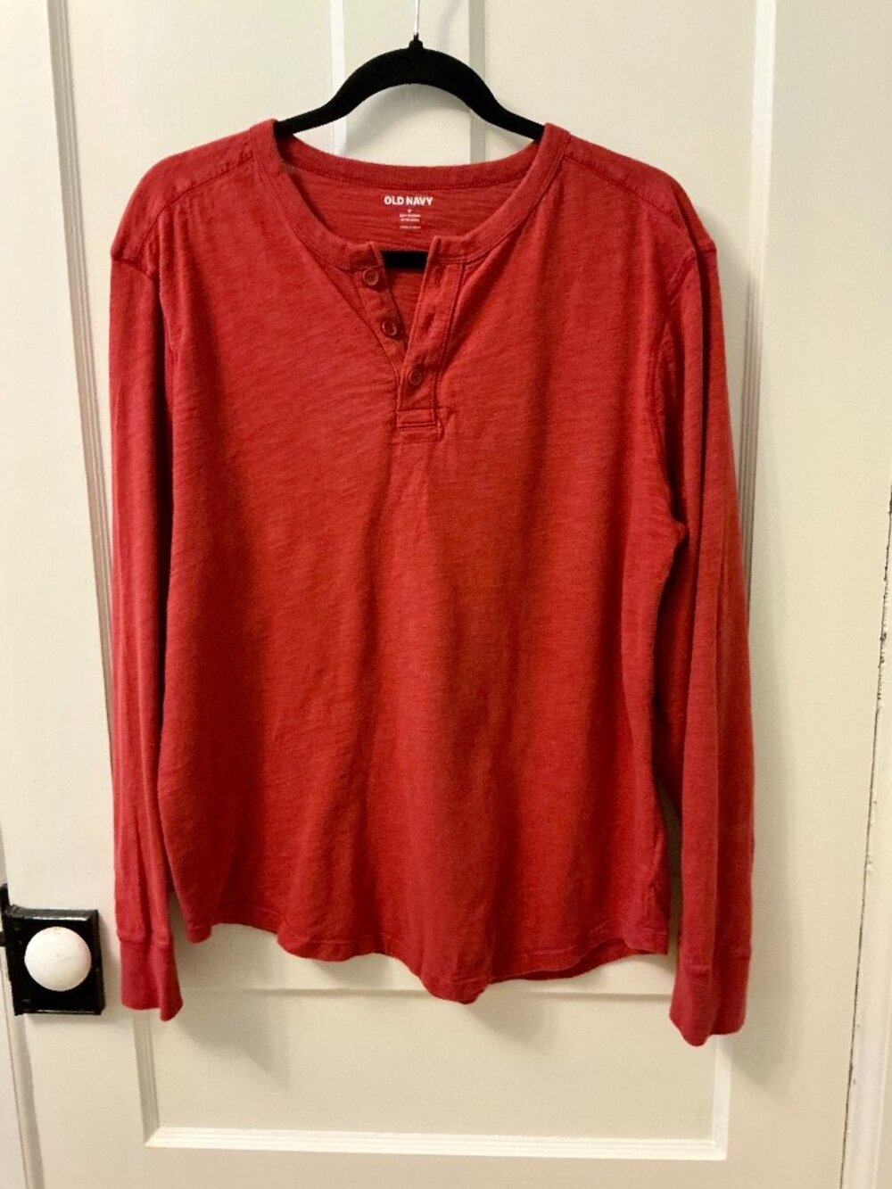 Old Navy red soft washed long sleeve Henley 100% cotton (M)